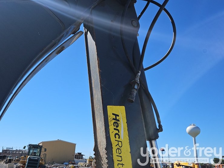 2018-deere-410l-image-23