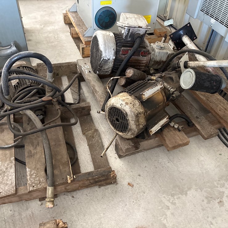 #72 • (3) HYDRAULIC ROTOR PUMPS