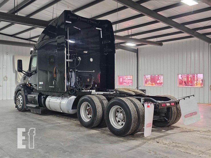 2021-peterbilt-579-image-4