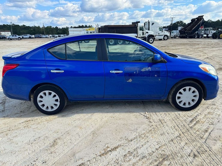 2013-nissan-versa-sv-4dr-sedan---140,734-miles-image-7