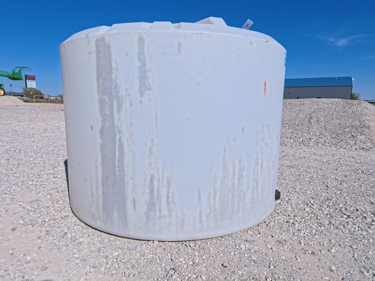 #2076-•-1500-gallon-poly-water-tank-image-1