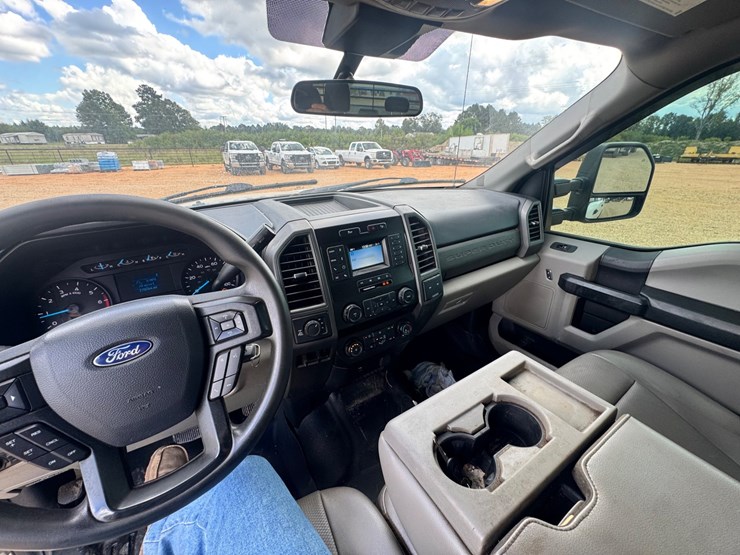 2022-ford-f250-xl-image-14