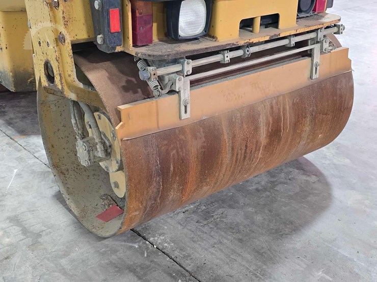 caterpillar-cb24b-image-14