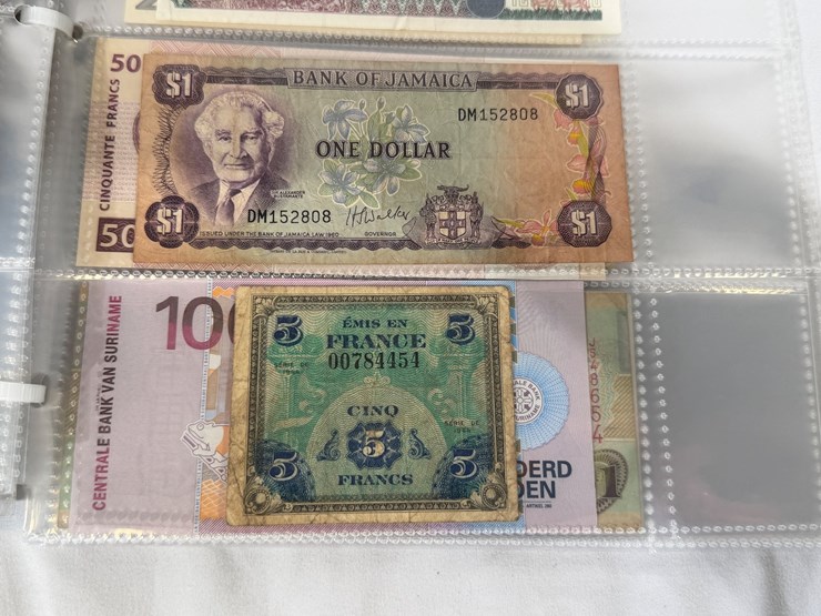 #40307-•-foreign-currency-bank-notes-image-143