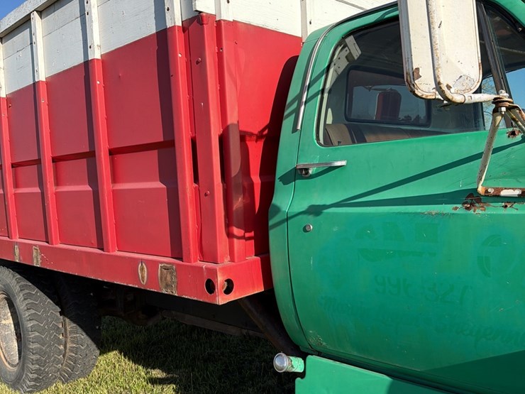 1975-single-axle-366-4+2,-box-&-hoist,-starts,-runs,-operates-as-it-should-image-32