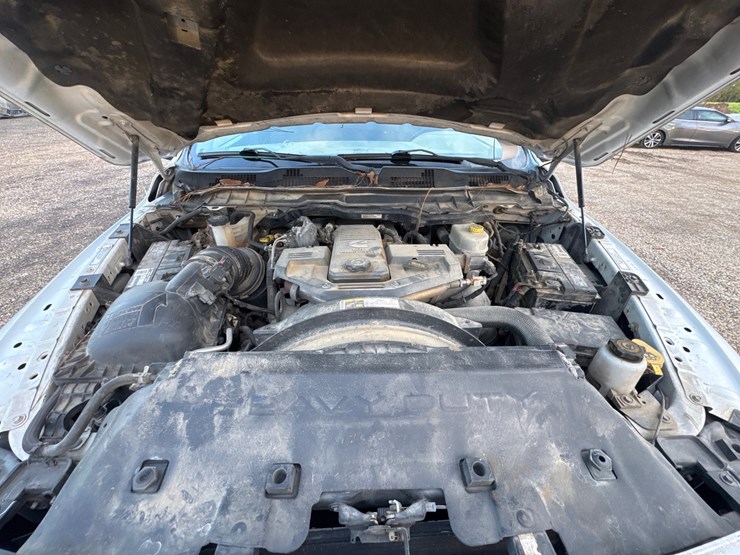 2016-dodge-3500-image-17