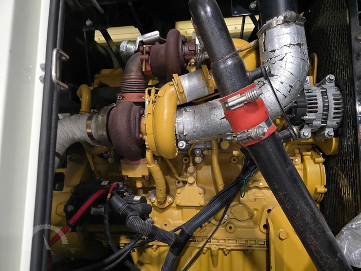 2014-caterpillar-xq200-2-image-13
