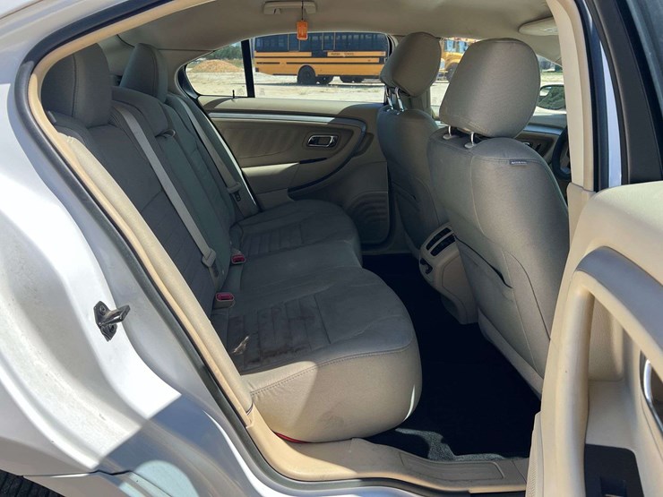 2016-ford-taurus-4-door-sedan-(101,832-miles)-image-16