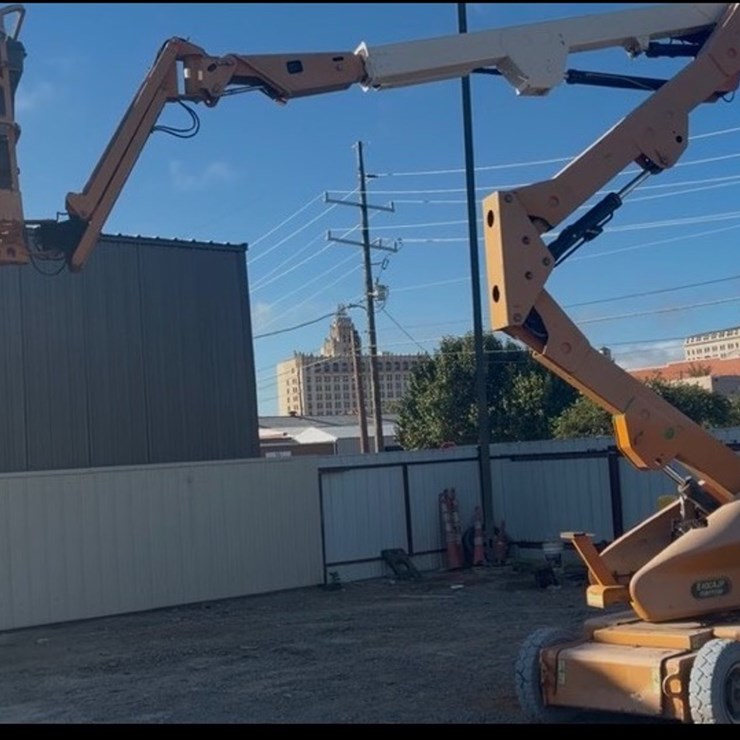 2011 JLG E400AJPN
