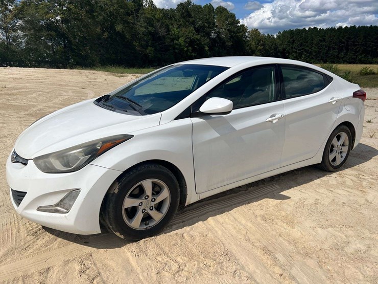 2015-hyundai-elantra-4-door-sedan-(177,178-miles)-image-1