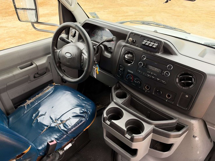 2014-ford-e450-image-15