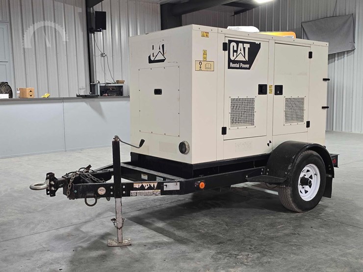 2013-caterpillar-xq30-8-image-1
