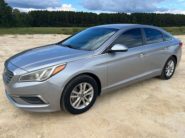2017-hyundai-sonata-4-door-sedan-(165,391-miles)-image-1