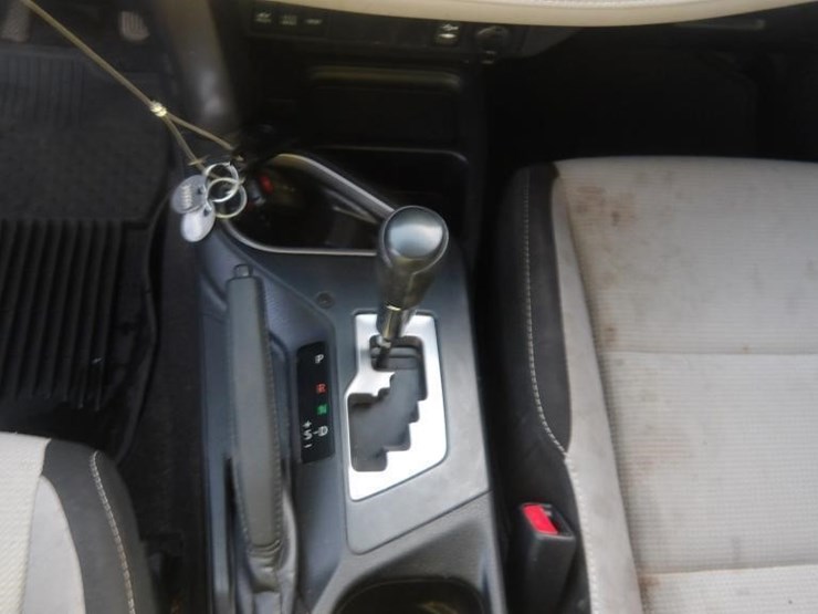 2016-toyota-rav4-xle-image-21