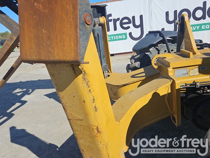 2014-caterpillar-tl1055c-image-14