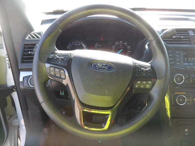 2018-ford-explorer-image-15