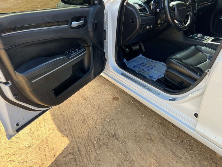 2020-chrysler-300-awd-3.6l-v6-sedan-(166,122-miles)-image-10