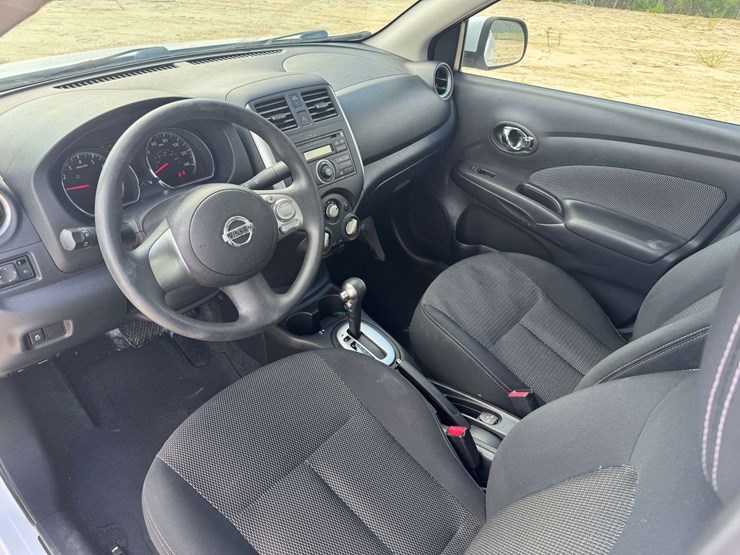 2014-nissan-versa-sv-4dr-sedan---56,707-actual-miles-image-11