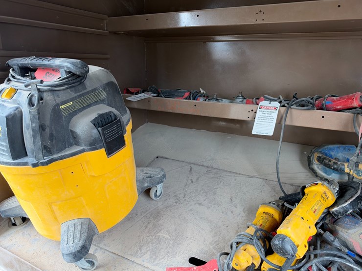 #7535-•-foreman-box-with-miscellaneous-grinders,-saws,-drills-and-other-power-tools-image-6