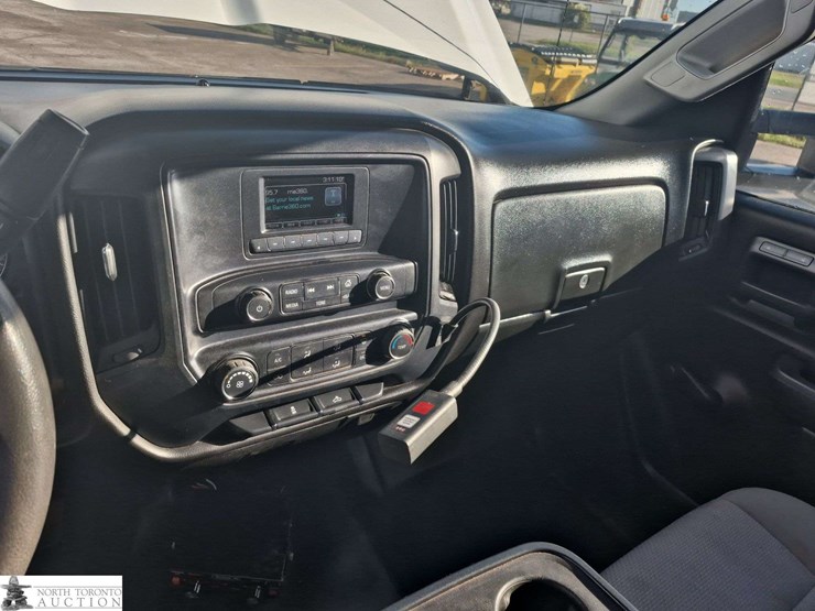 2016-chevrolet-silverado-3500hd-image-11