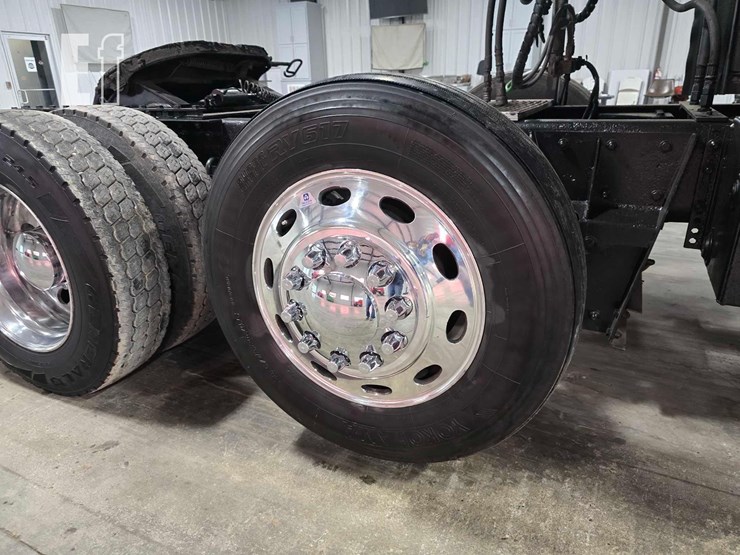 2016-kenworth-t800-image-35
