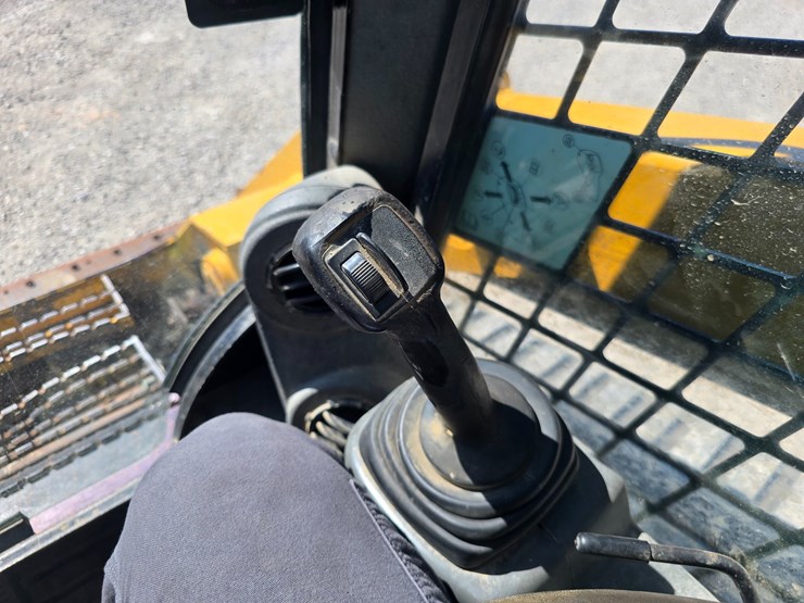 2016-caterpillar-289d-image-38