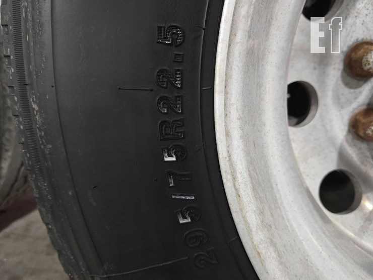 2021-peterbilt-579-image-21