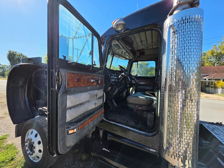 1999-peterbilt-379-image-48
