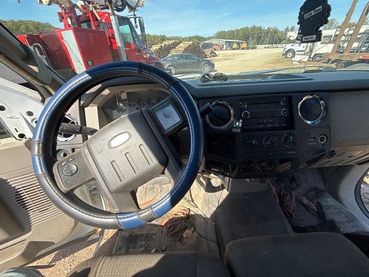 2010-ford-f550-xlt-image-16