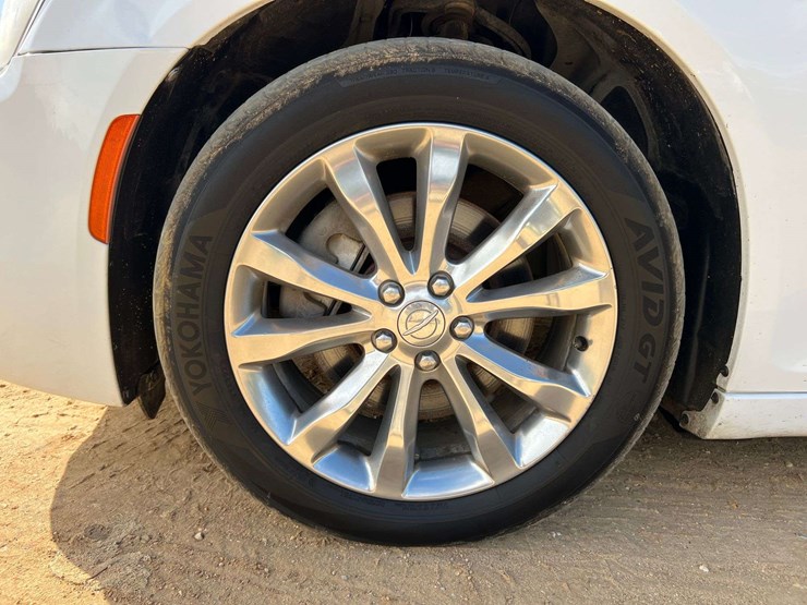 2020-chrysler-300-awd-3.6l-v6-sedan-(166,122-miles)-image-30