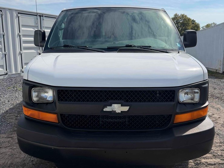 2010-chevrolet-cargo-van-image-8