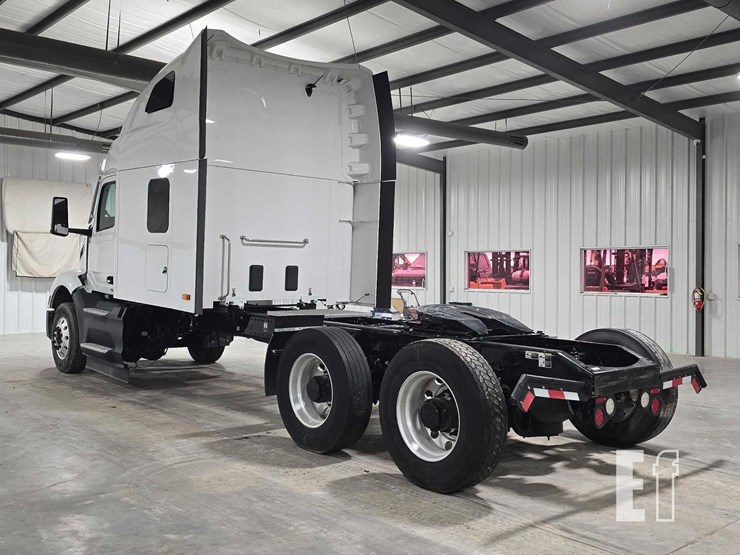 2024-peterbilt-579-image-4
