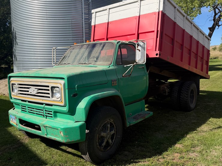 1975-single-axle-366-4+2,-box-&-hoist,-starts,-runs,-operates-as-it-should-image-1