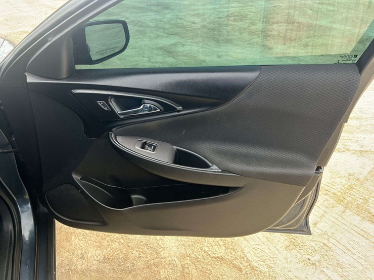 2020-chevrolet-malibu-4-door-sedan-(140,570-miles)-image-20