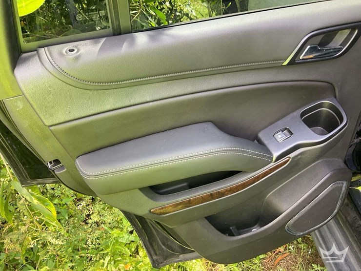 2020-chevrolet-tahoe-image-21