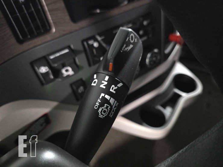 2024-peterbilt-579-image-14