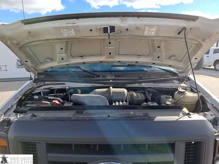 2013-ford-cargo-image-9