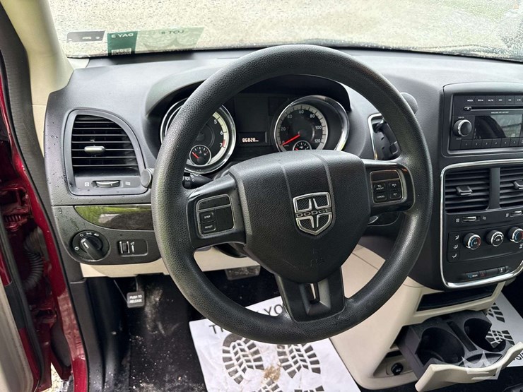 2014-dodge-grand-caravan-image-14
