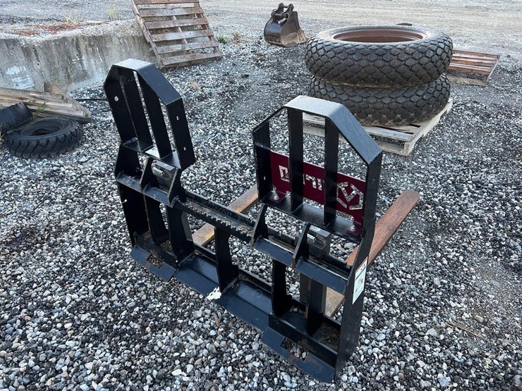virnig-42”-skid-steer-pallet-forks-image-4