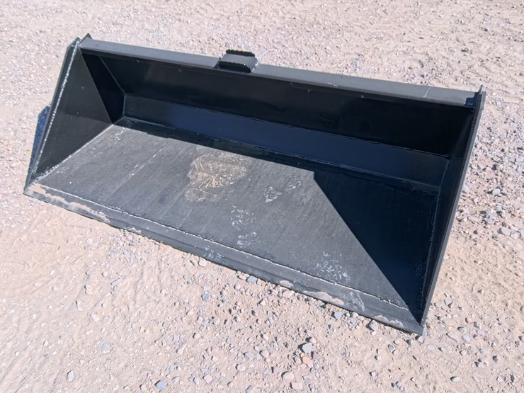 #3074-•-new-skid-steer-quick-attach-78-inch-bucket-with-cutting-edge-image-1