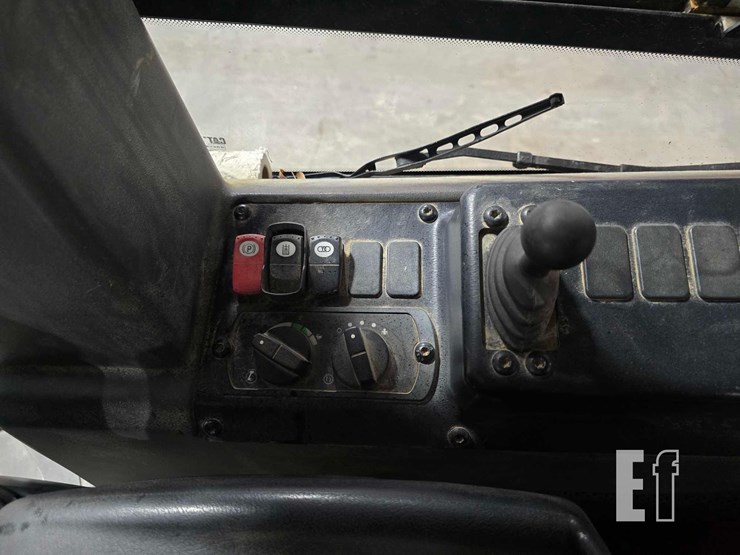 2021-caterpillar-d4-lgp-image-22