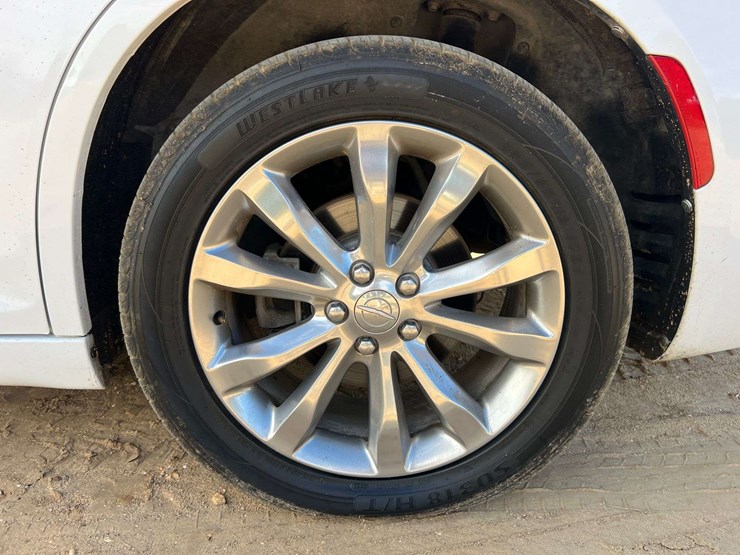 2020-chrysler-300-awd-3.6l-v6-sedan-(166,122-miles)-image-32