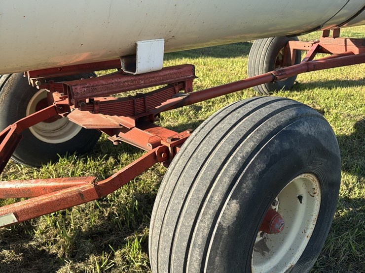 11-2.-1450-gallon-nh3-tank,-14l-16.1-tires-image-6