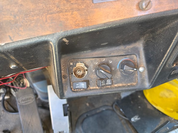 1996-peterbilt-377-image-50