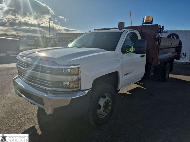 2016-chevrolet-silverado-3500hd-image-1