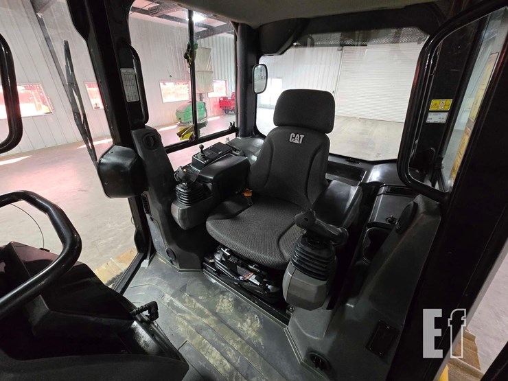 2022-caterpillar-d3-lgp-image-13