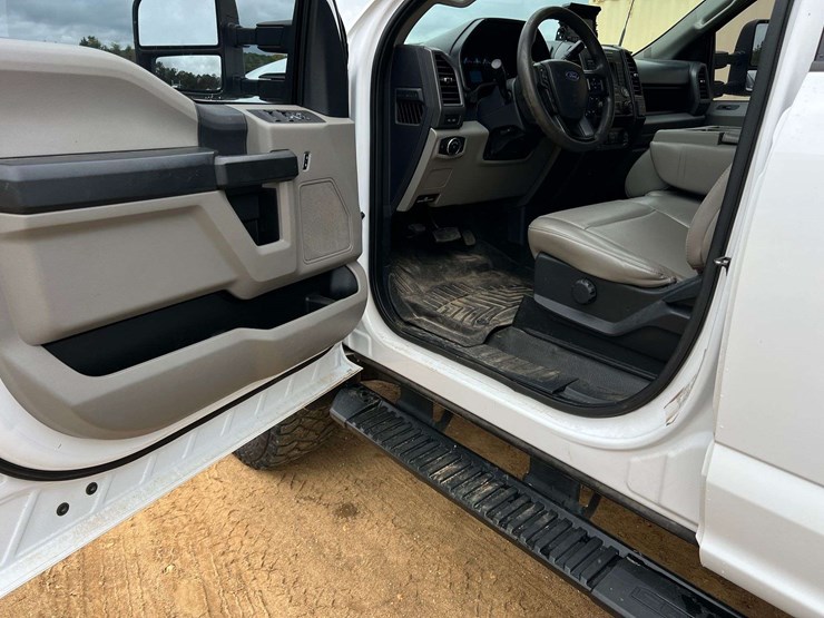 2022-ford-f350-image-11