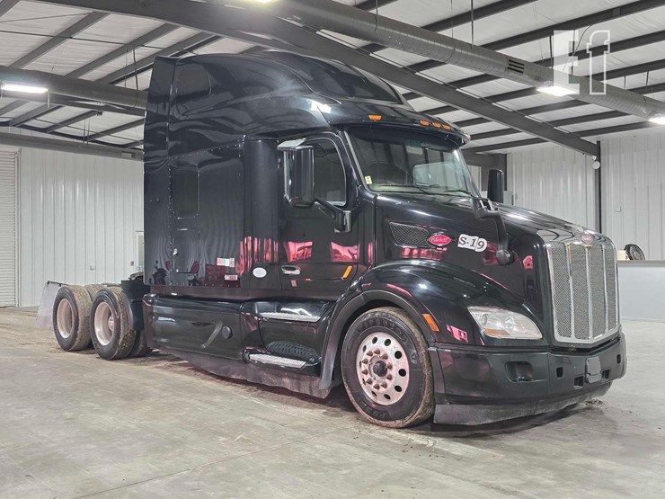 2021-peterbilt-579-image-2