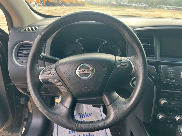 2016-nissan-pathfinder-image-12