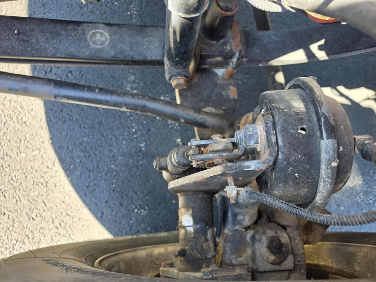 2007-freightliner-m2-106-image-25
